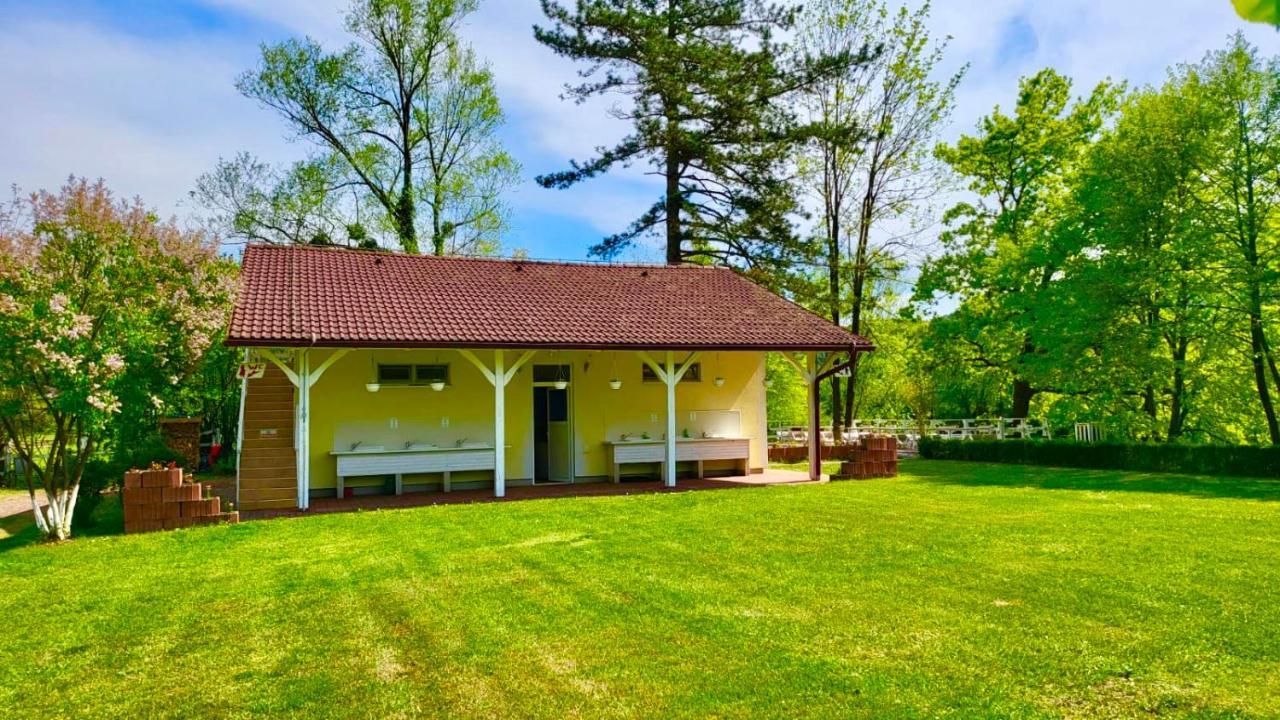 Una Kamp Hotel Bosanska Krupa Exterior photo